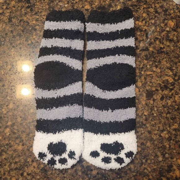 NEW Fuzzy Cat Paw Socks - Picture 2 of 2